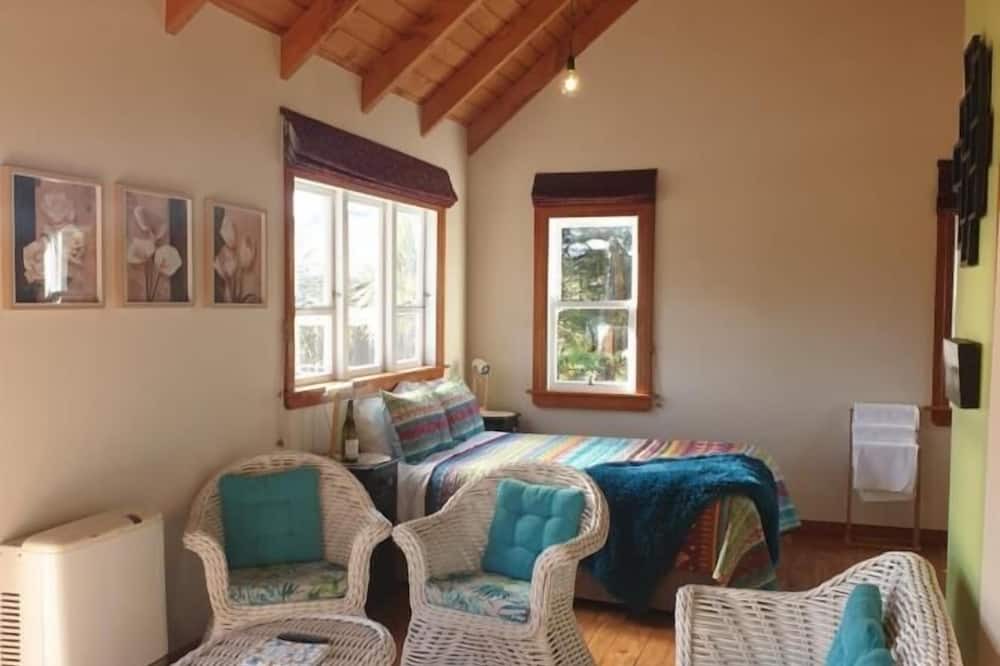 Hokitika Cottage | The Blackhouse Cottage