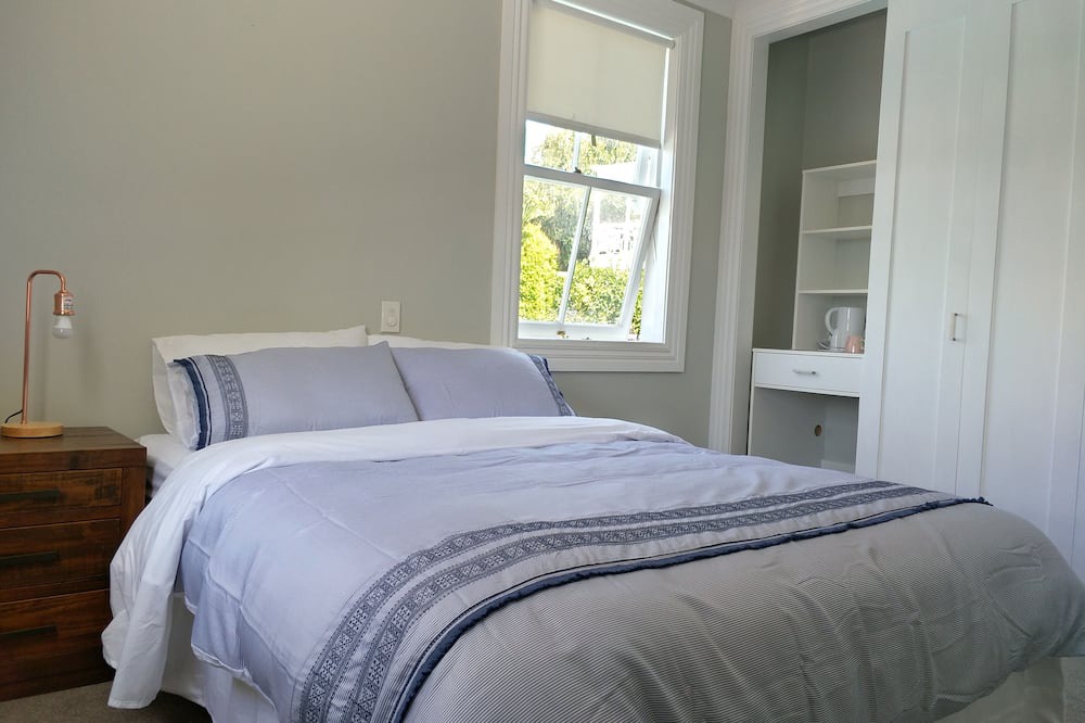 Kingsland House | Western Springs Villa