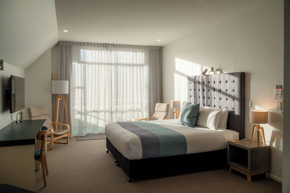 Lowburn Hotel | Colonial Manor Motel