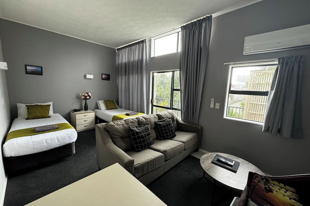 Paraparaumu Beach Hotel | Wrights By The Sea Motel