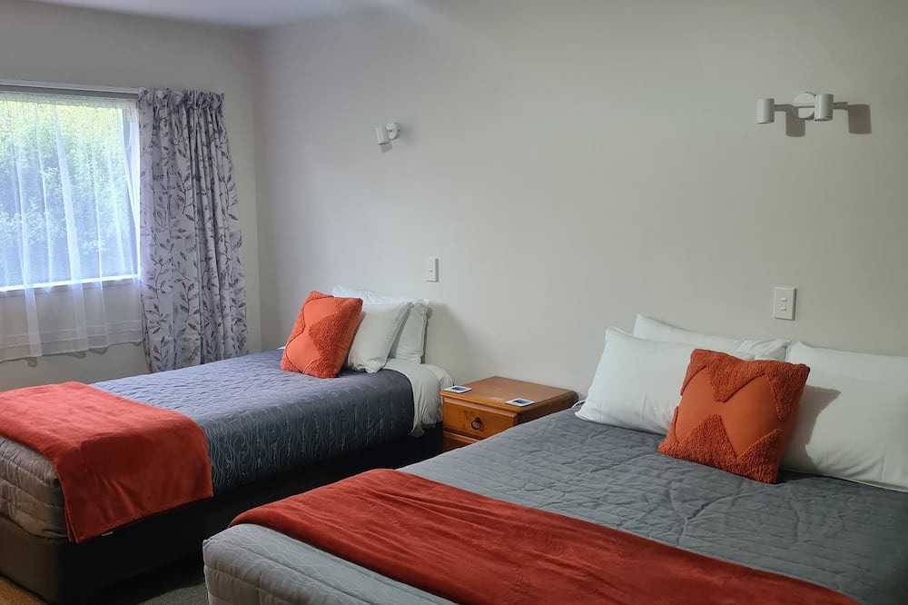 Te Anau Hotel | Arran Motel