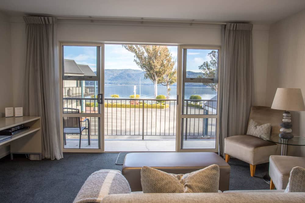 Te Anau Hotel | Radfords on the Lake