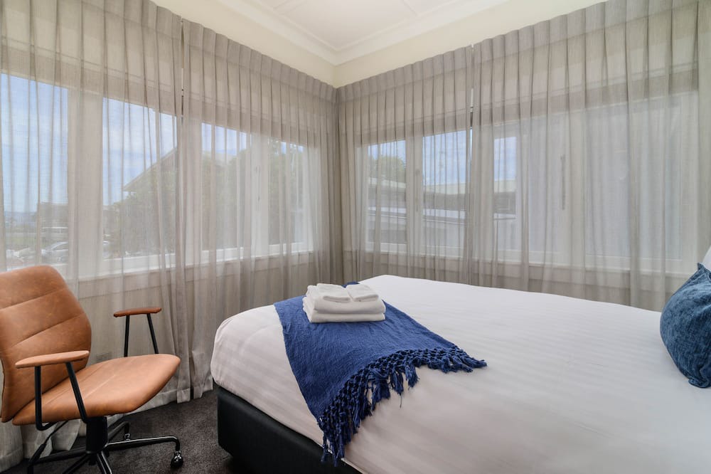 Rotorua Bed & Breakfast | Lake Lodge B&B Rotorua - Adults Only