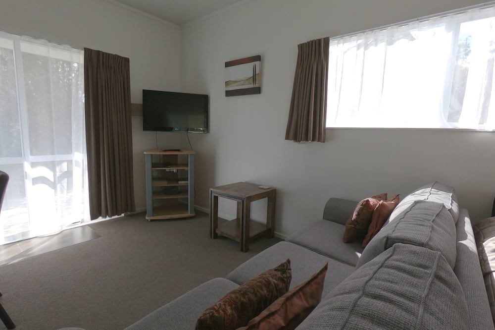 Wellsford Hotel | Castle Court Motel
