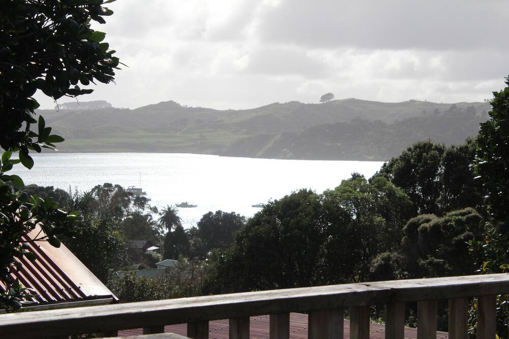 Raglan House | HarbourViews, North Facing and recently renovated.