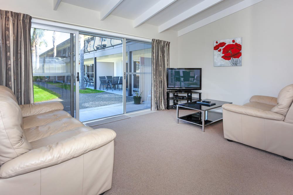 Whangamata Hotel | Palm Pacific Resort and Motel