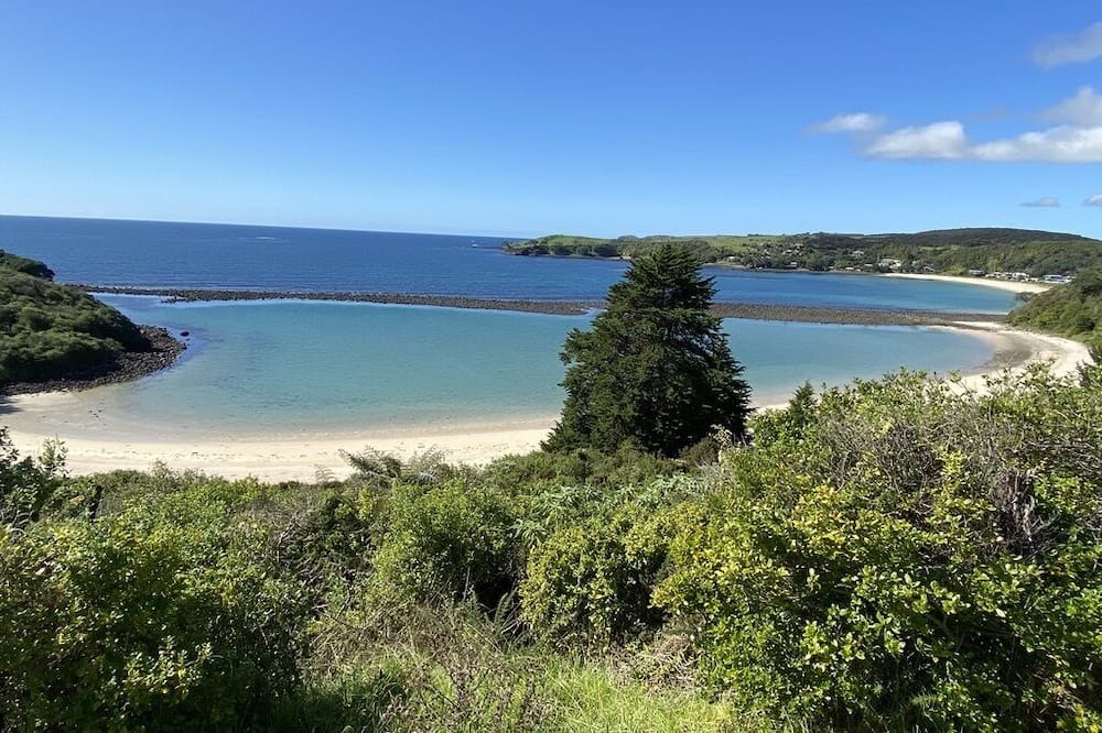 Te Tii House | Homestead with Charm - on coastal farm by the sea