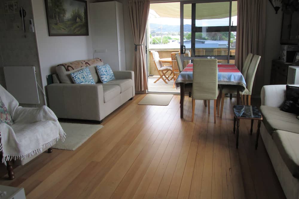 Mangawhai Heads Cabin | Kiwi bach with beach views.
