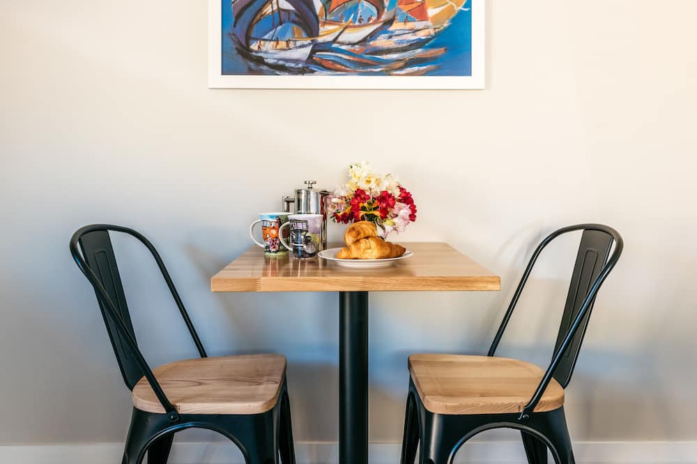 Omiha House | The Apartment at Te Whau Point