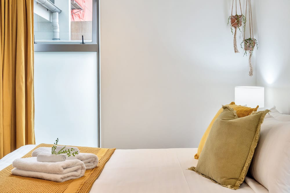 Auckland Central Business District Apartment | Chic 3 Bedroom City Central with Parking