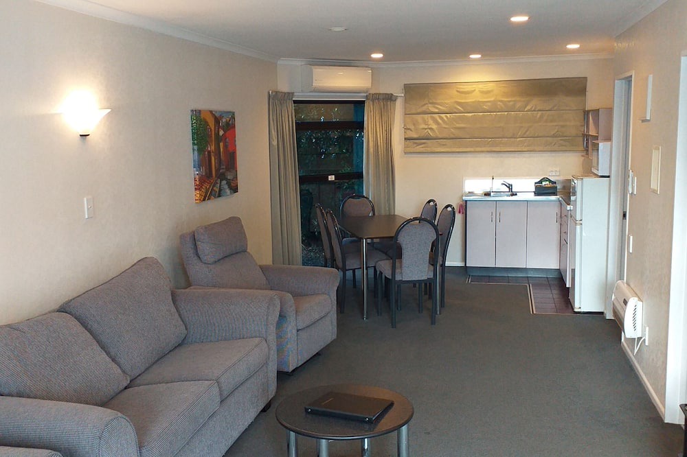 Palmerston North Hotel | Shadzz Motel & Conference Centre
