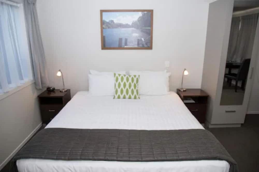 Hamilton Hotel | Arena Court Motel
