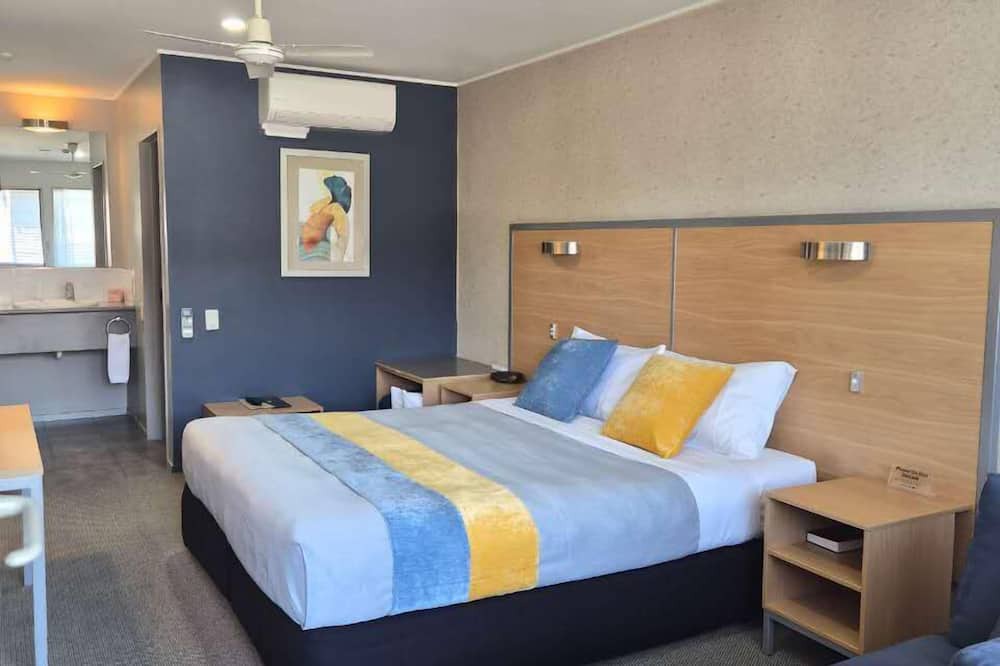 New Plymouth Hotel | Landmark Manor Motel