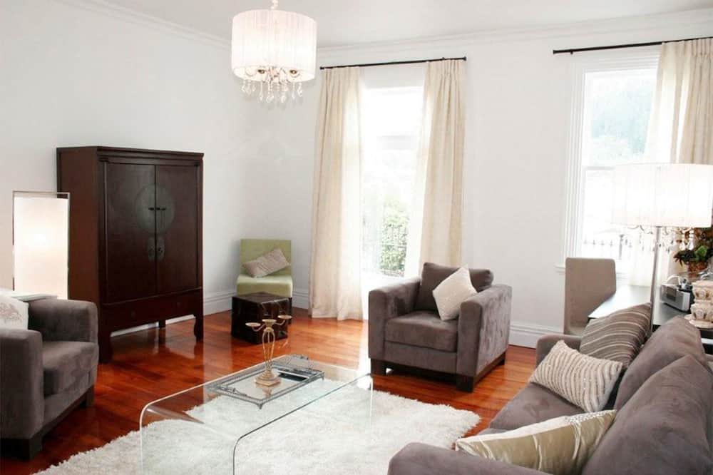 Picton Hotel | Escape To Picton