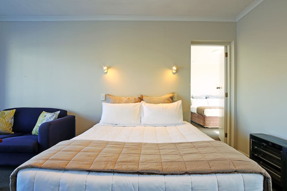 Oamaru Hotel | 289 Midway Motel