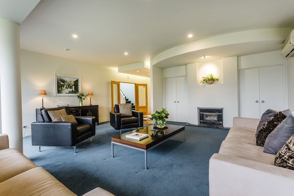 Musselburgh House | Oasis on Belmont Lane