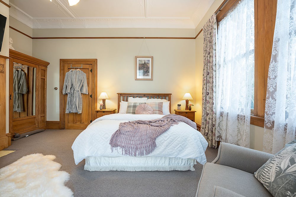 Benhar Bed & Breakfast | The Fern & Thistle Boutique Accommodation - Drinks, Hotpool, Sauna