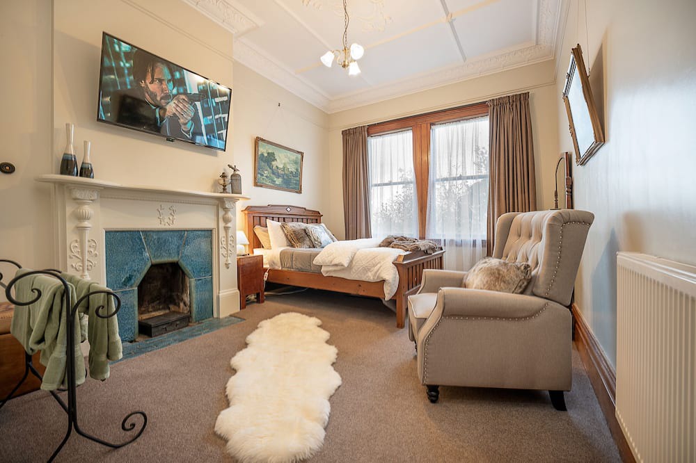 Benhar Bed & Breakfast | The Fern & Thistle Boutique Accommodation - Drinks, Hotpool, Sauna
