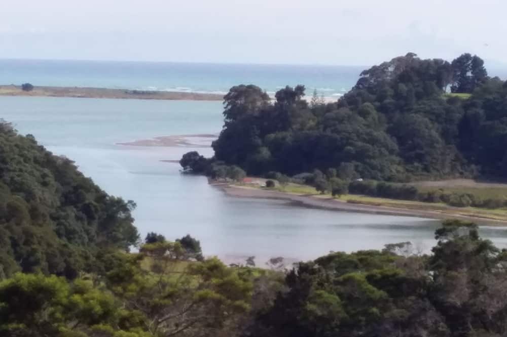 Waiotahi Cabin | 4WD Off the grid timber cabin, Panoramic views, Lovers nook !