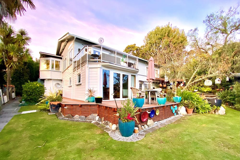 Nelson Bed & Breakfast | Ah House Nelson City B&B
