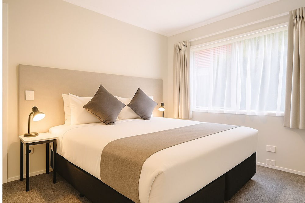 Mangere Hotel | BK's Pioneer Motel
