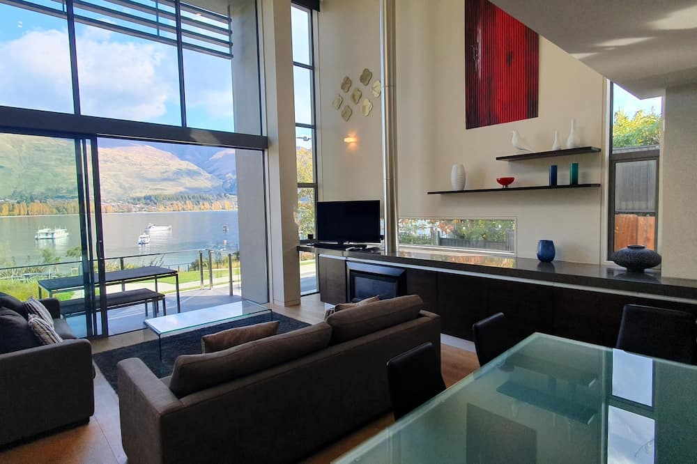 Wanaka Hotel | Lakeshore Springs Apartments