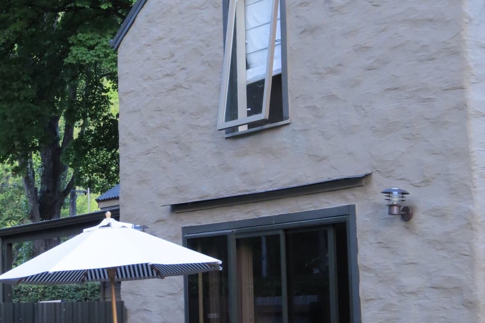 Arrowtown Hotel | Shades of Arrowtown