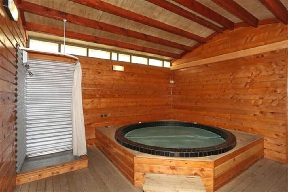 Tuatapere Hotel | Tui Base Camp