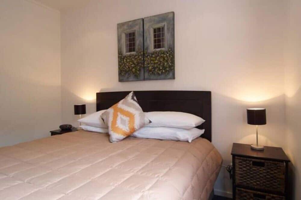 West Melton Cottage | Christchurch City & Country Cottages - Nut Point Cottage