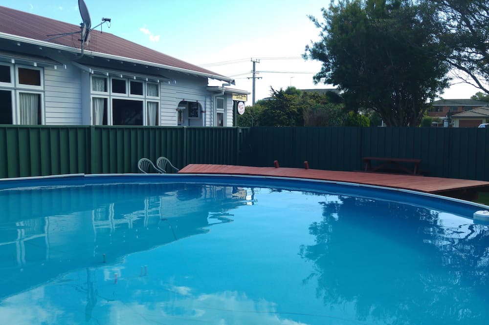 Levin Hotel | Redwood Lodge Motel