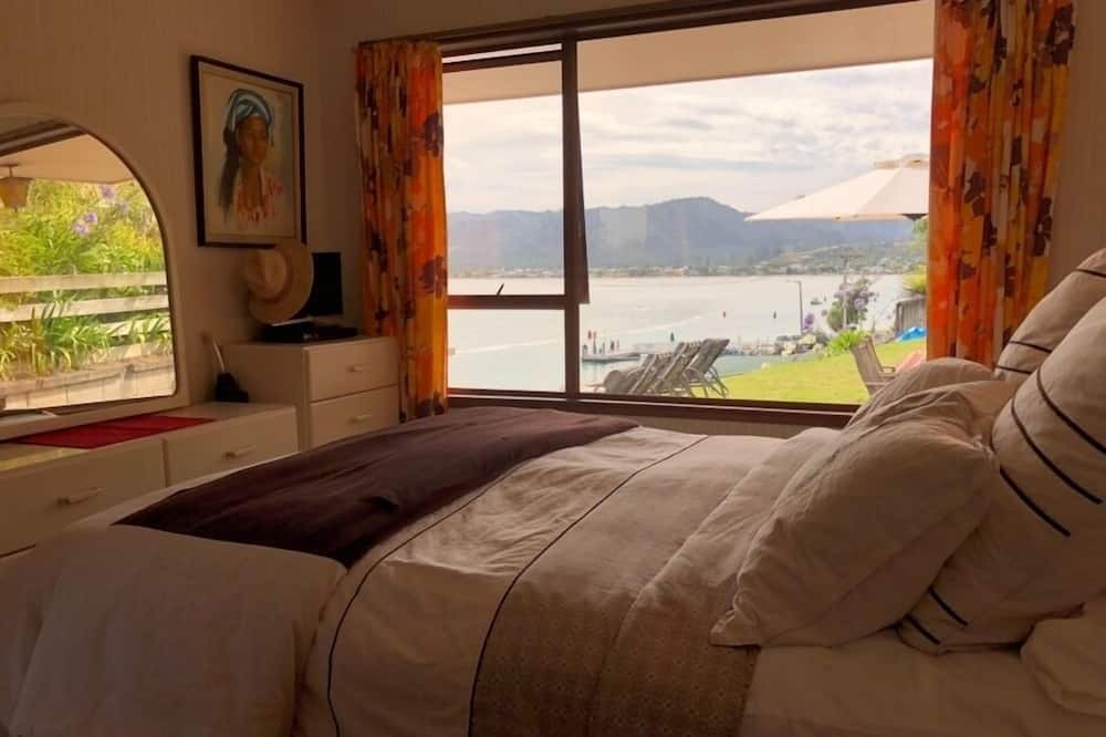 Tairua House | Absolute waterfront with stunning views