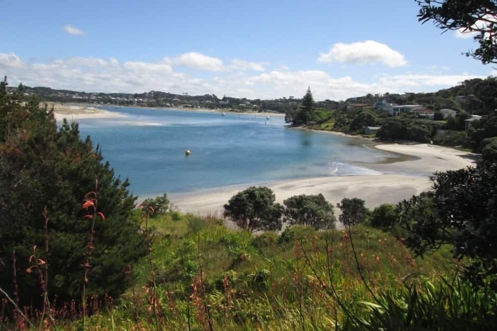Mangawhai Heads House | Close to beaches, cafes and popular golf course.