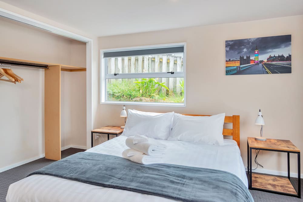 Pakuranga Heights House | Sunny Three Bedroom Pakuranga Delight