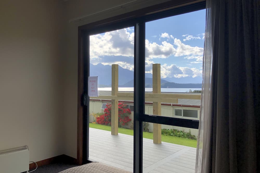 Manapouri Hotel | Te Anau Manapouri Lake Hotel