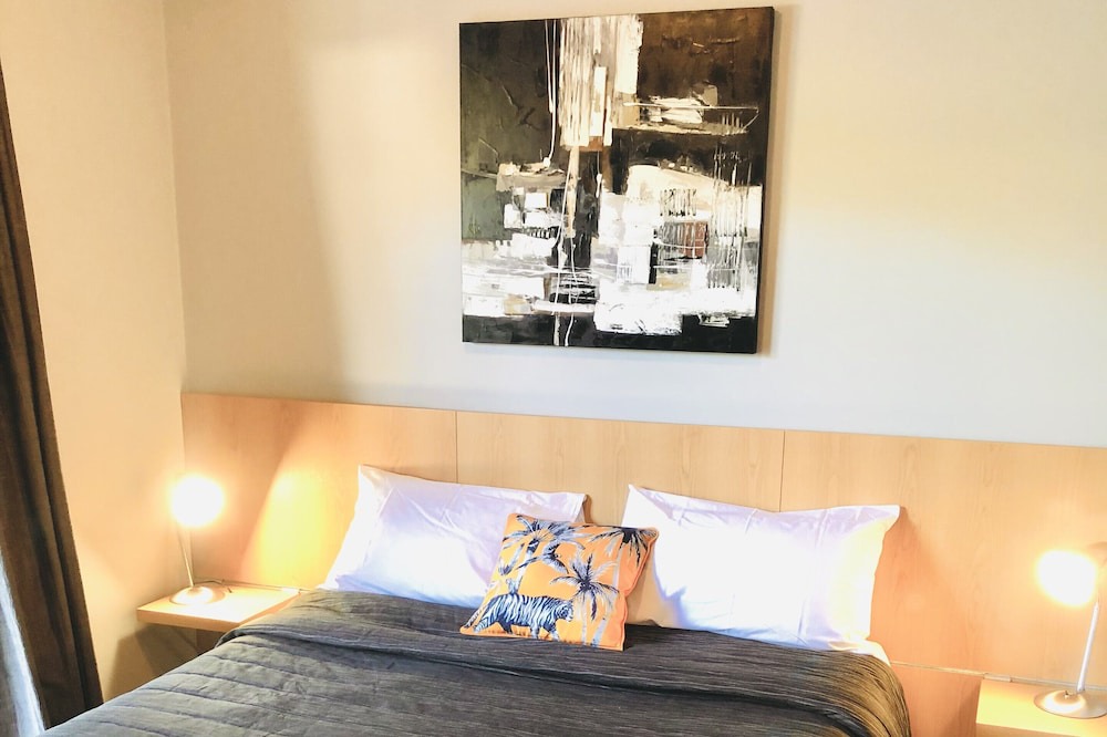 Upper Riccarton Hotel | Christchurch Motel