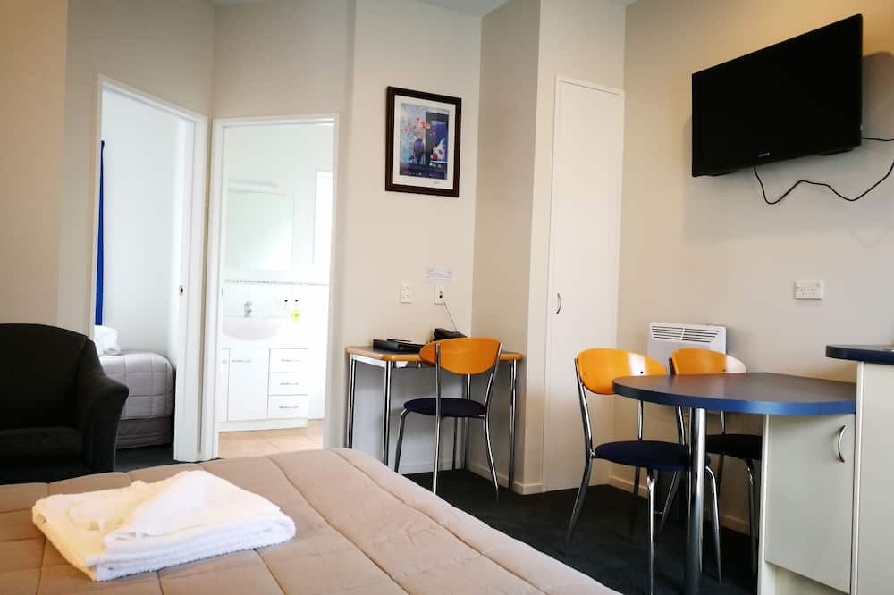 Russley Hotel | Airport Birches Motel
