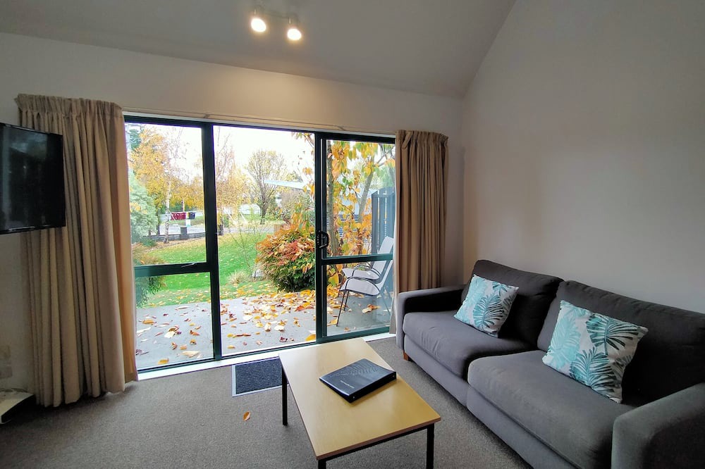 Martinborough Hotel | The Claremont Motels & Apartments