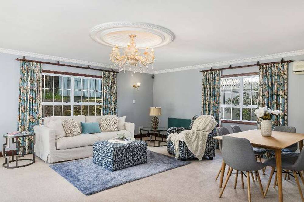 Springfield House | Lots of space for big group, good location, well kept, infinite fiber wifi.