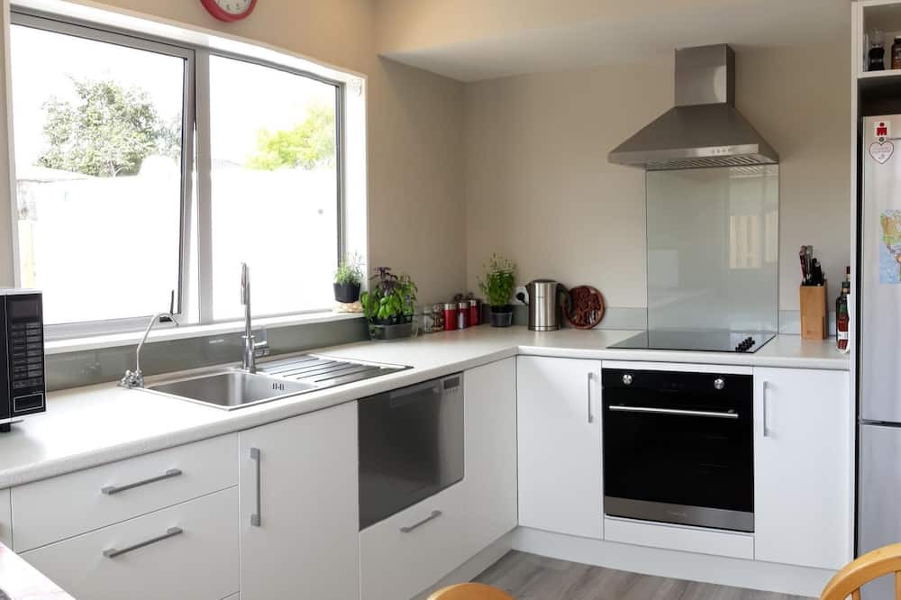 Beachlands House | Brand New Cottage by the Sea