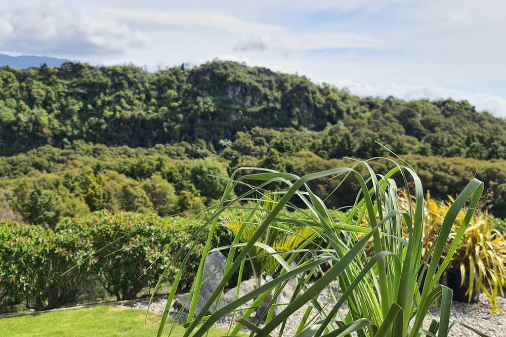 Motupipi Cottage | Rocky Ridge Cottage a unique getaway in Takaka