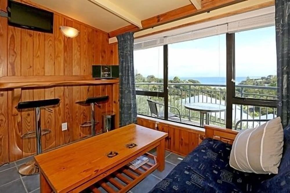 Waiheke Island House | SupaCute Cottage, Spa Bath,Dble Kayak, SKYTV, Wifi