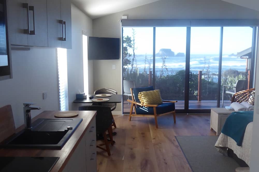 Cape Foulwind Cabin | The Bay House Beachfront Accommodation