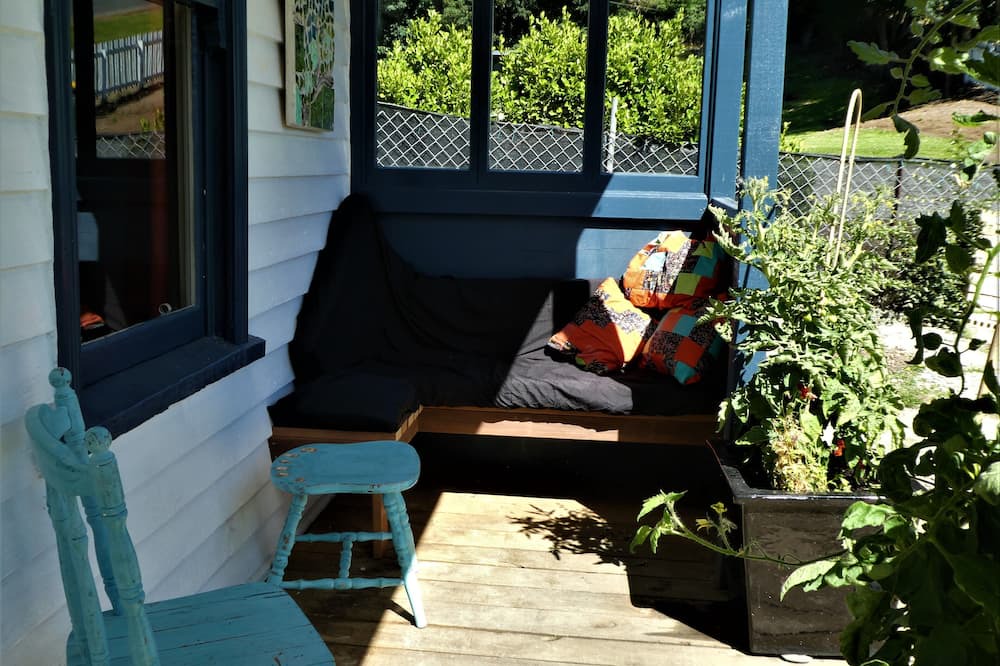Lawrence Cottage | Large cottage ideal for couples.