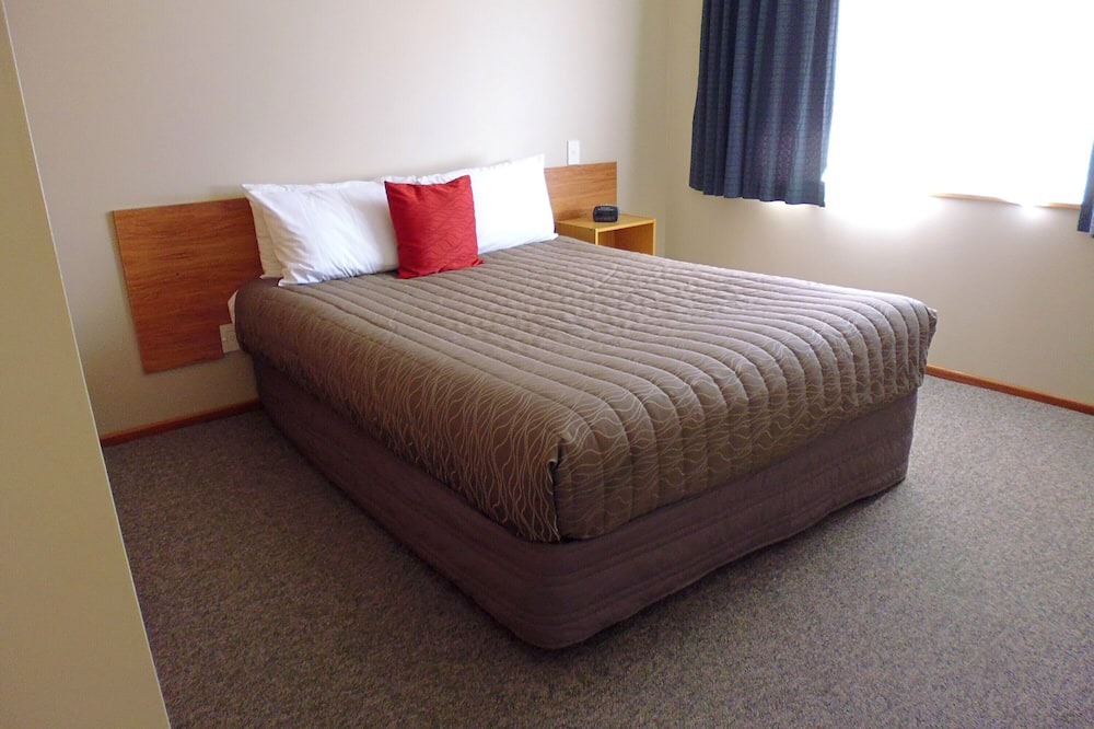 Cheviot Hotel | Broadview Motel