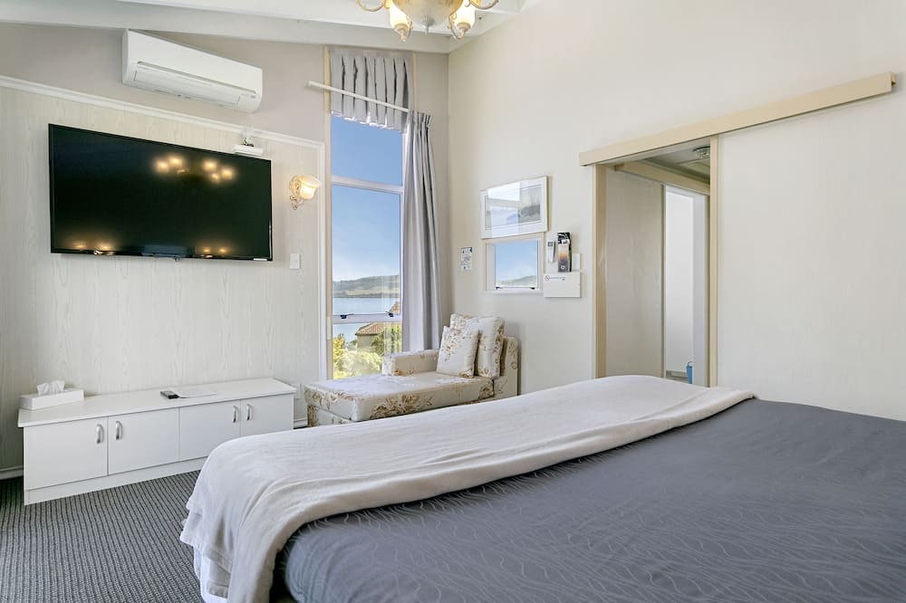 Hilltop Hotel | Taupo Thermal Motel & Spa - Adults Only