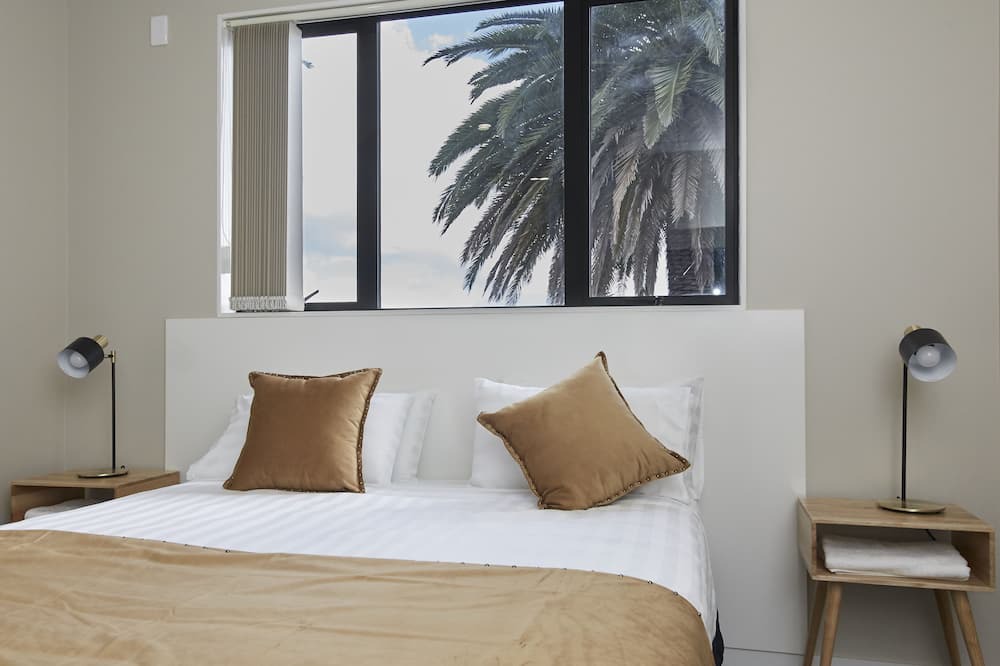 Papatoetoe Hotel | Three Palms Lodge