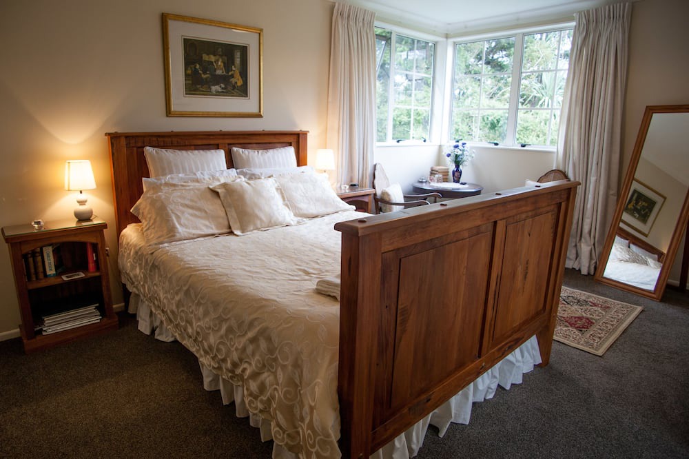 Acacia Bay Bed & Breakfast | The Loft