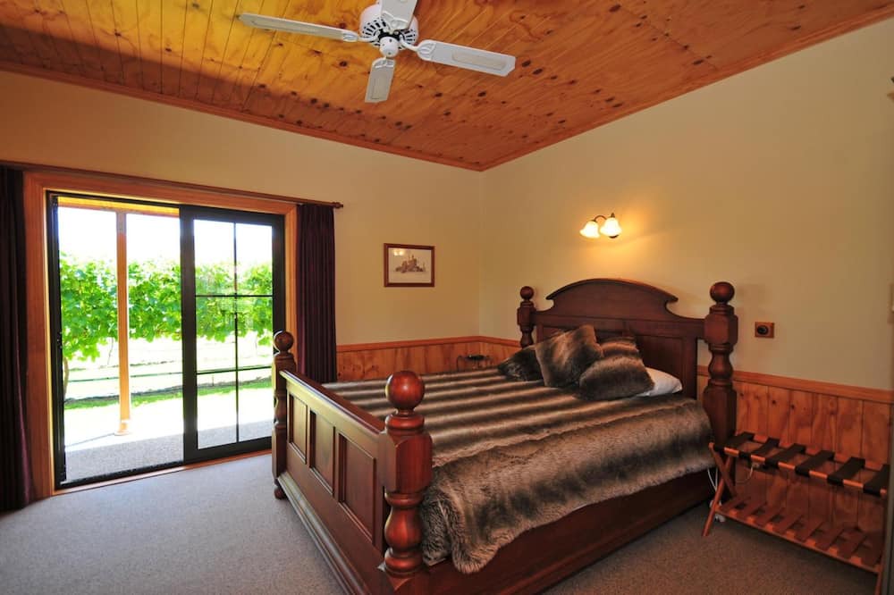 Lowburn Bed & Breakfast | River Rock Estate