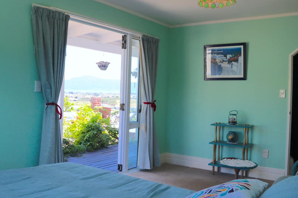 Paraparaumu Bed & Breakfast | Cherry Villa