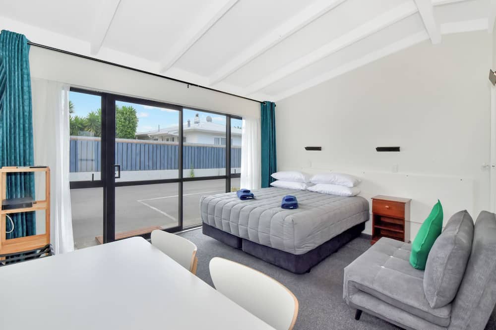 Whakatane Hotel | NauMai Motel